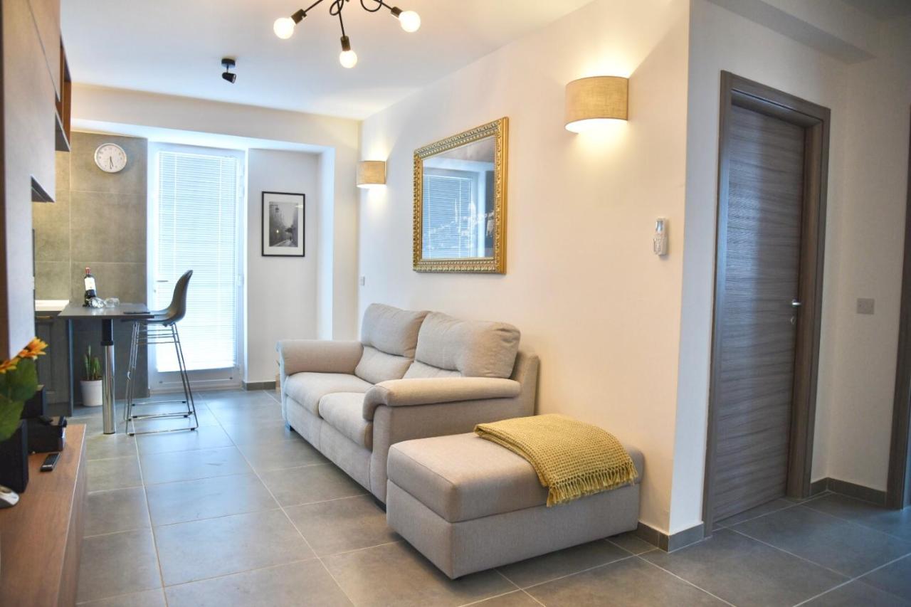Bright & Modern 2-Bedroom, 4Th Floor Apartment In Gzira, Malta Bagian luar foto