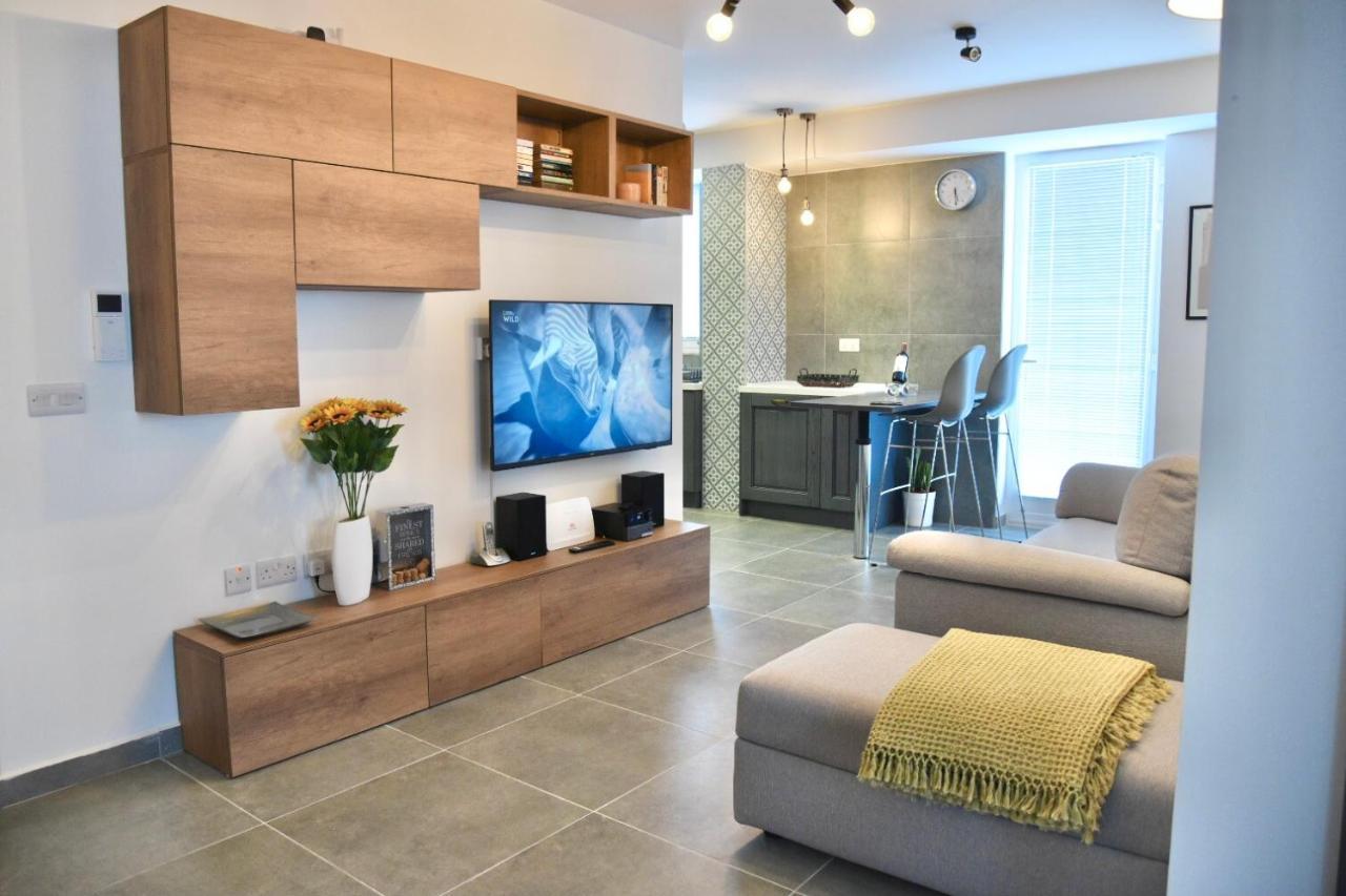 Bright & Modern 2-Bedroom, 4Th Floor Apartment In Gzira, Malta Bagian luar foto
