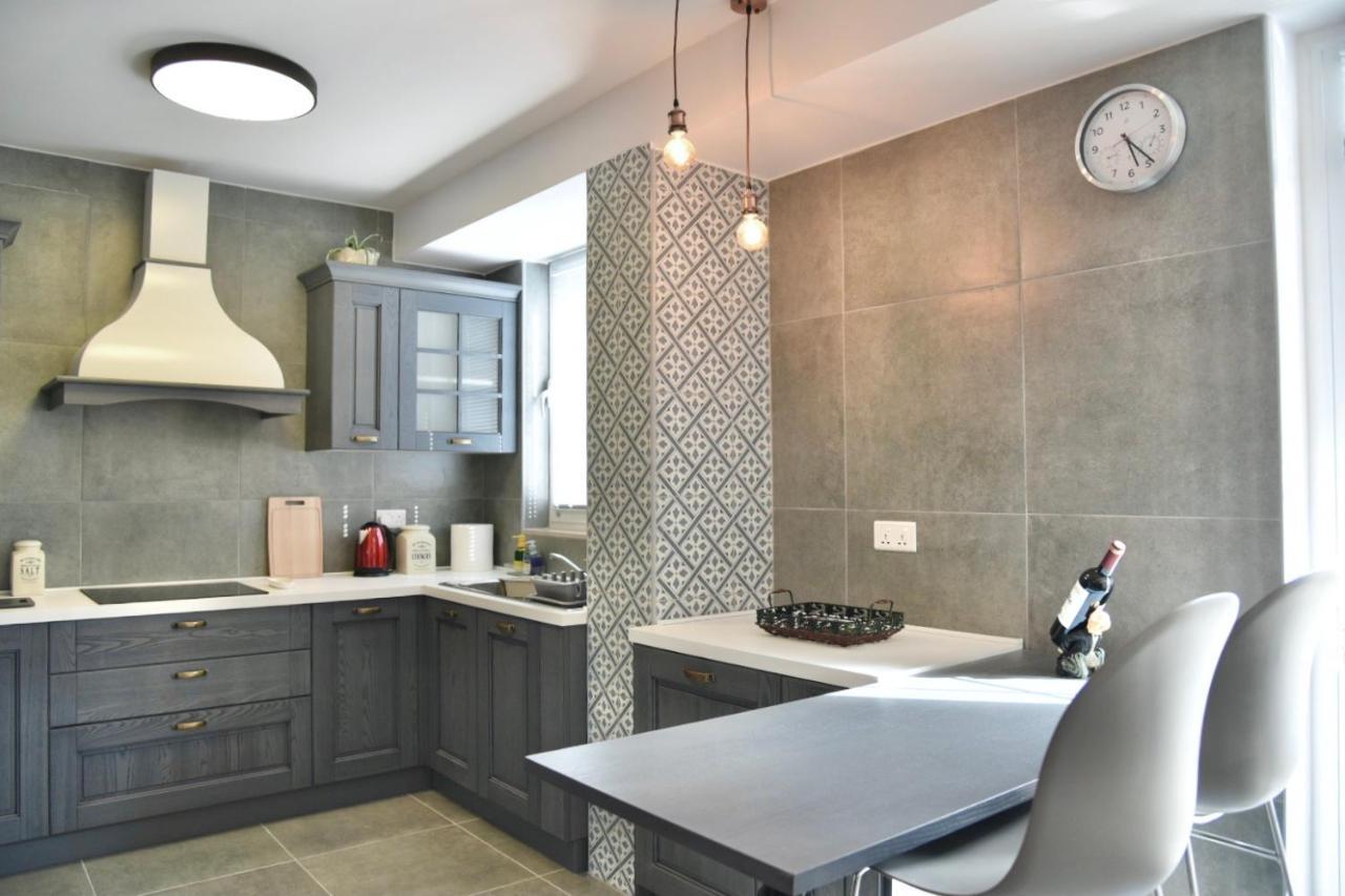 Bright & Modern 2-Bedroom, 4Th Floor Apartment In Gzira, Malta Bagian luar foto