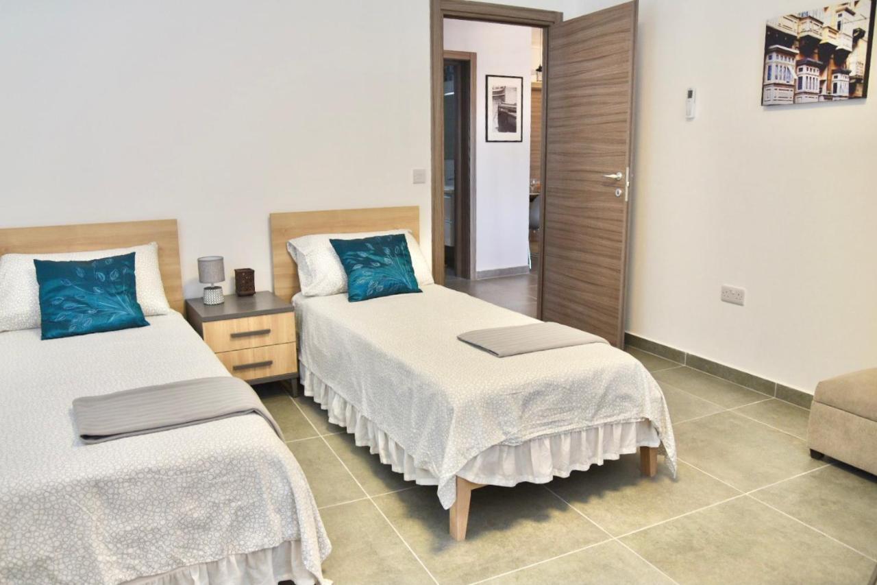 Bright & Modern 2-Bedroom, 4Th Floor Apartment In Gzira, Malta Bagian luar foto