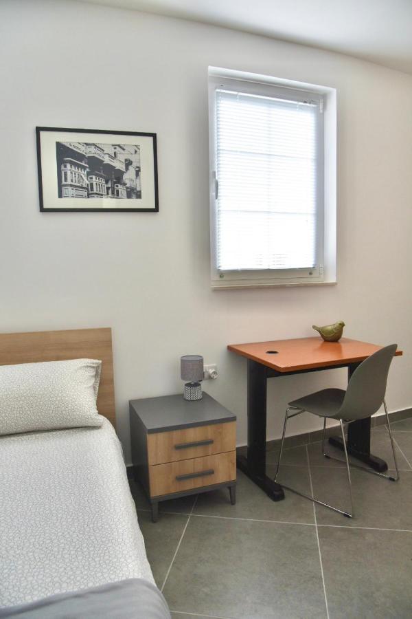 Bright & Modern 2-Bedroom, 4Th Floor Apartment In Gzira, Malta Bagian luar foto