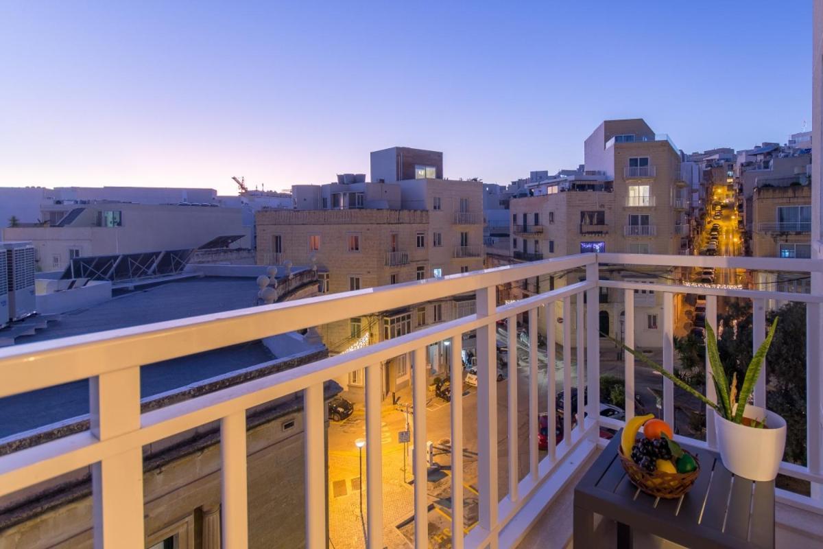 Bright & Modern 2-Bedroom, 4Th Floor Apartment In Gzira, Malta Bagian luar foto